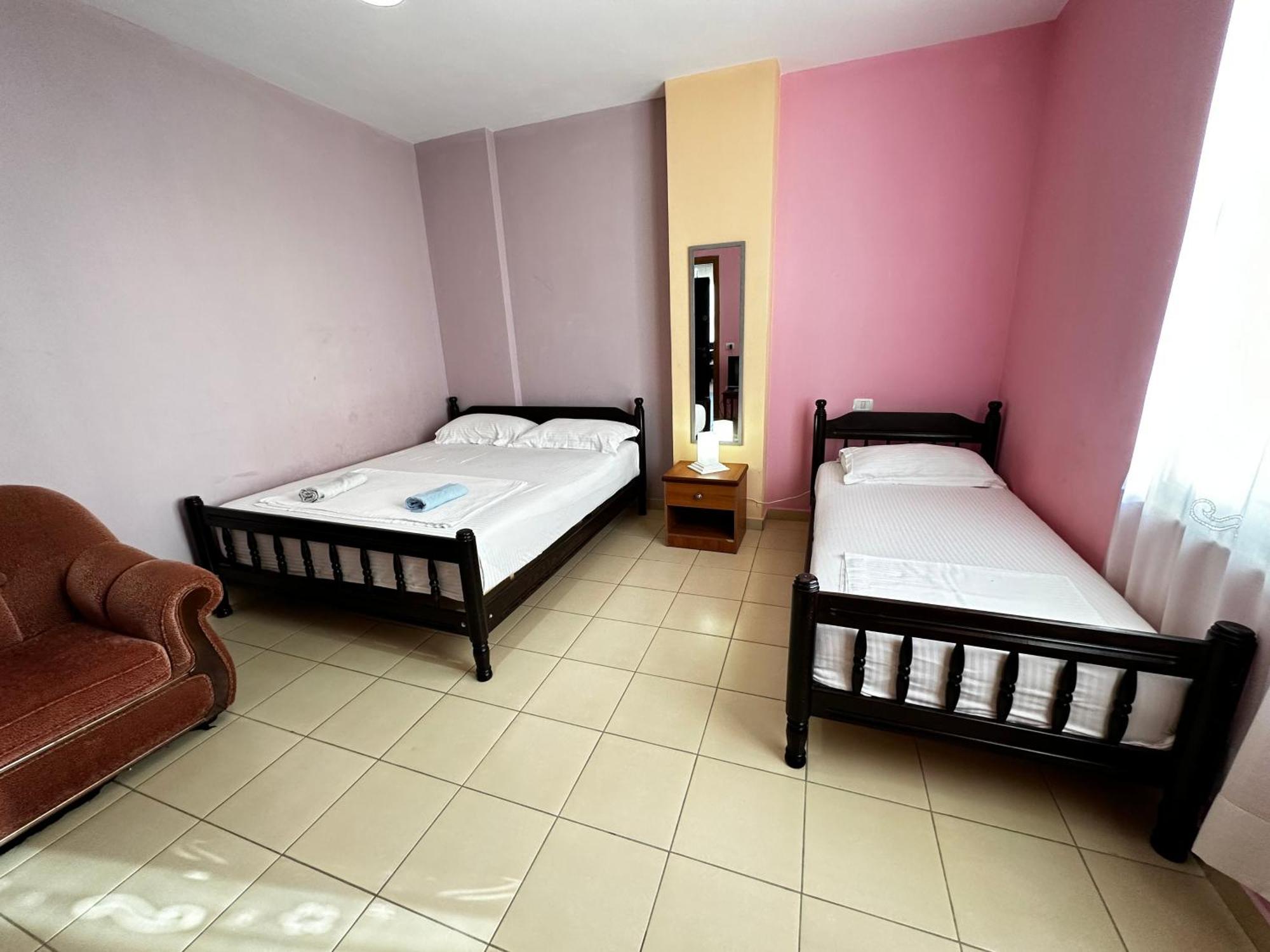 Romance Holiday Garden Inn Durres Bagian luar foto