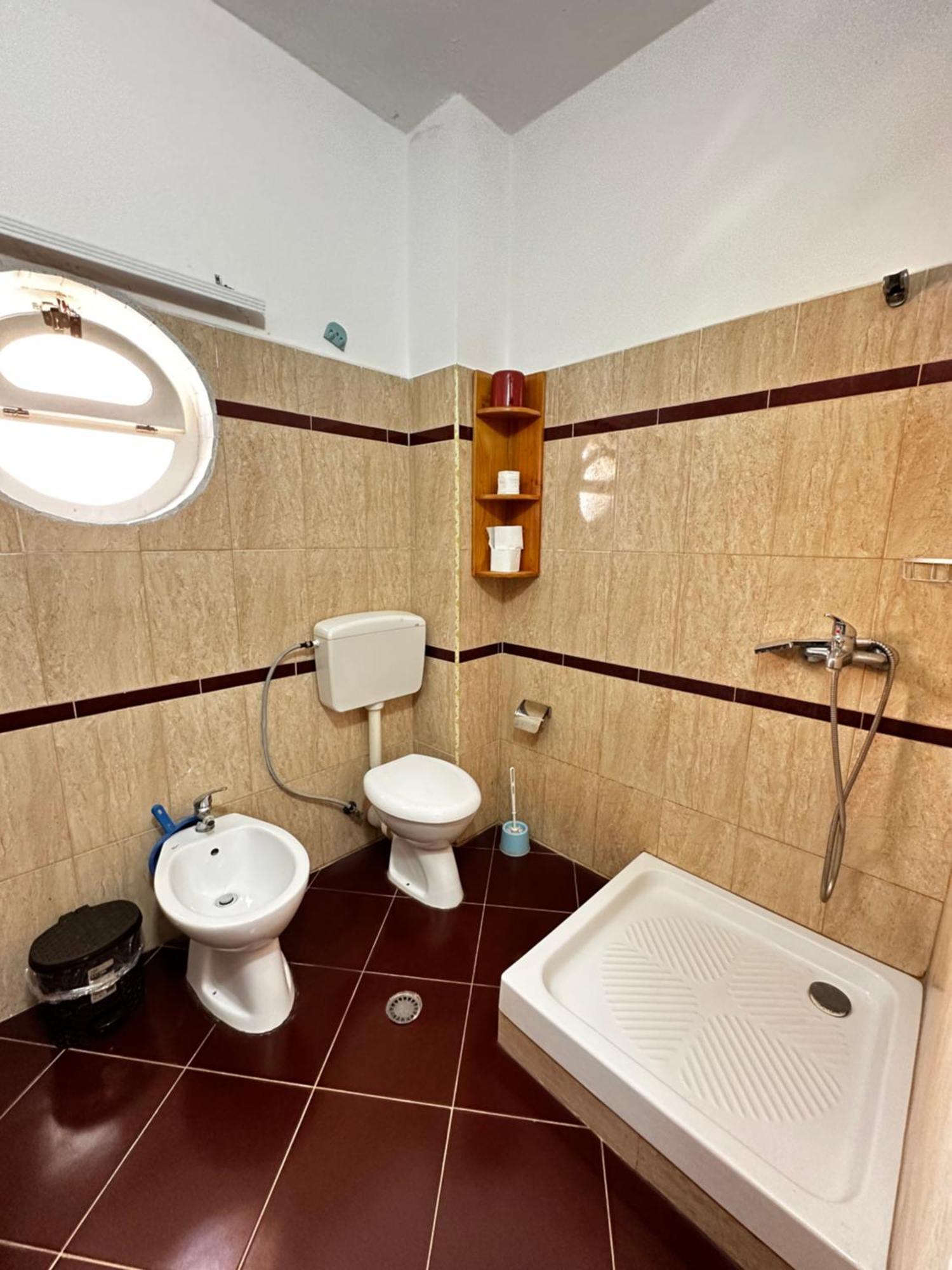 Romance Holiday Garden Inn Durres Bagian luar foto