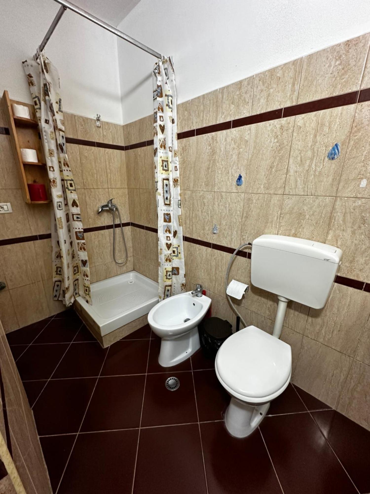 Romance Holiday Garden Inn Durres Bagian luar foto
