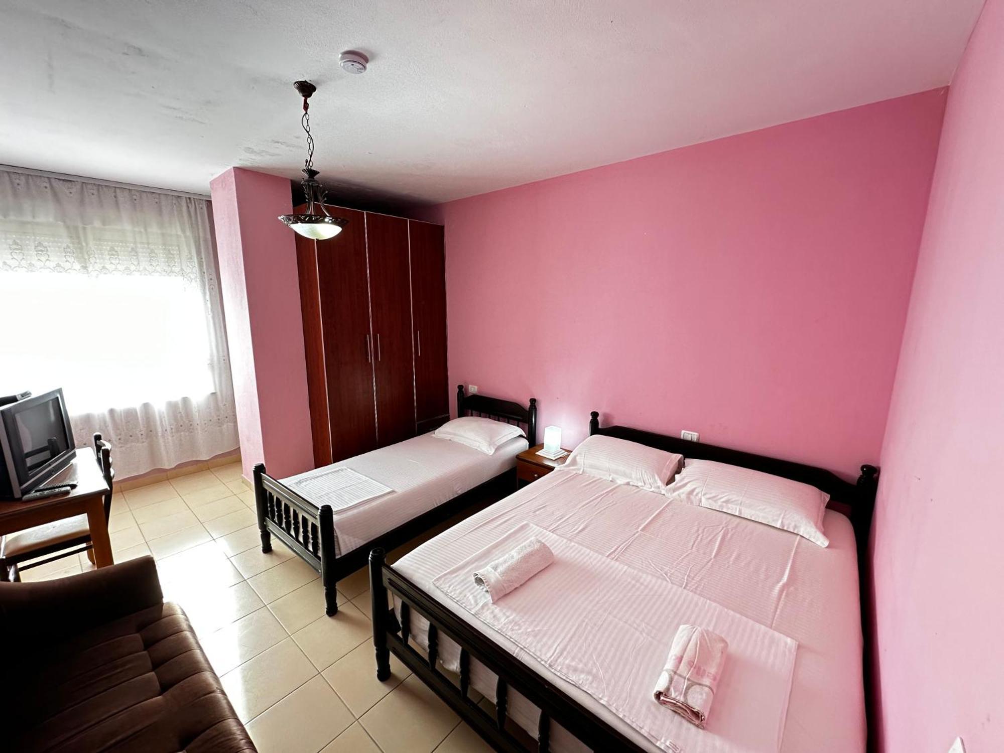 Romance Holiday Garden Inn Durres Bagian luar foto