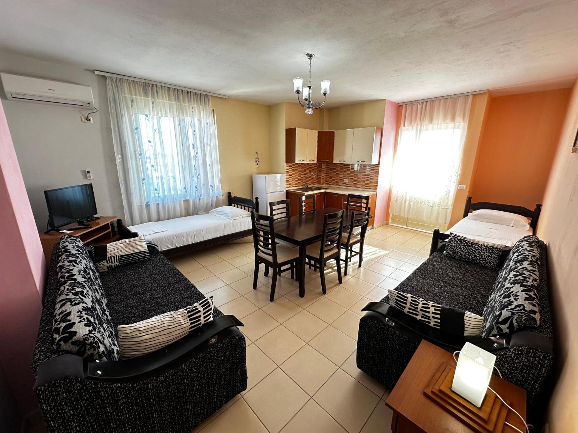 Romance Holiday Garden Inn Durres Bagian luar foto
