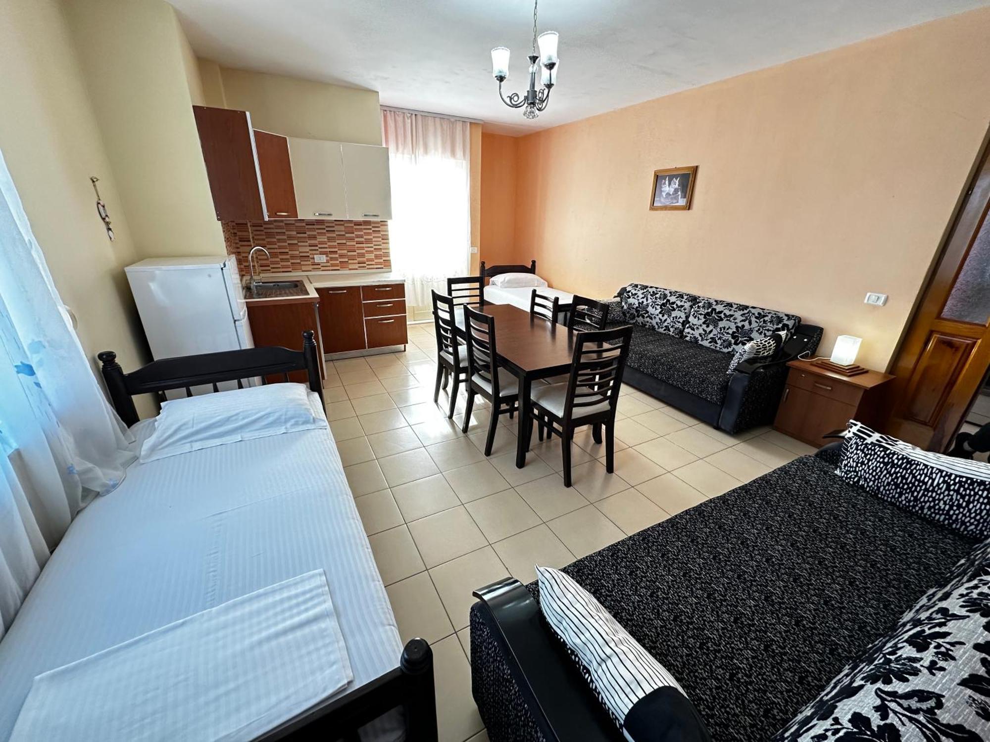 Romance Holiday Garden Inn Durres Bagian luar foto